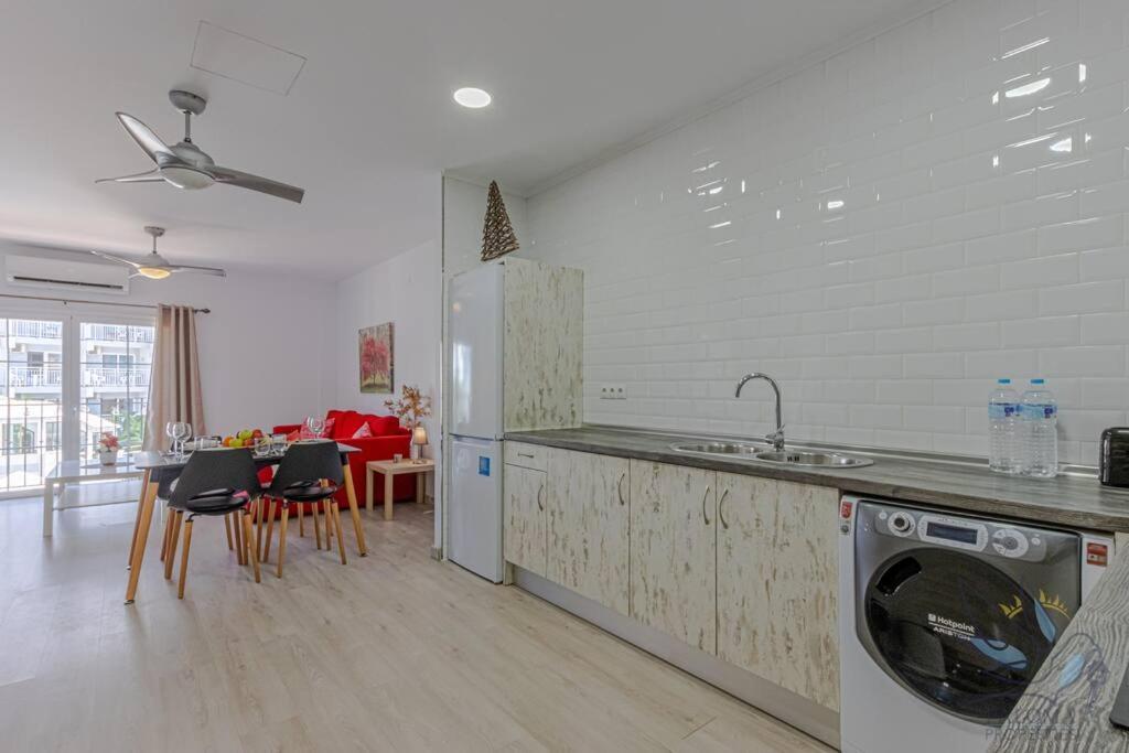 Benalroma Spacious Apartment 50 Mt From The Beach Benalmadena Exterior photo